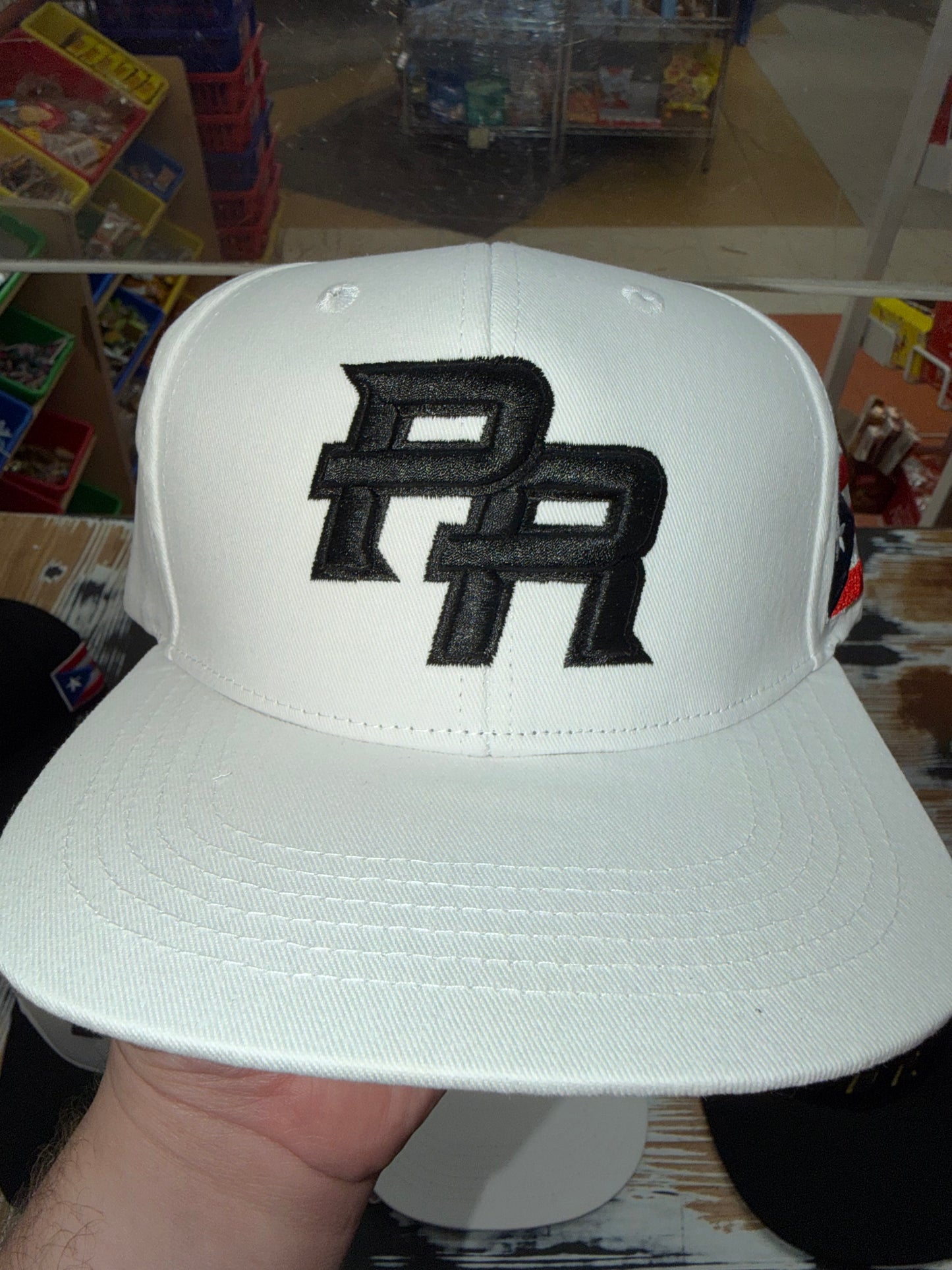 PR SNAPBACK NEGRA Y BLANCA