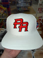PR SNAPBACK BLANCA CON LETRA ROJA