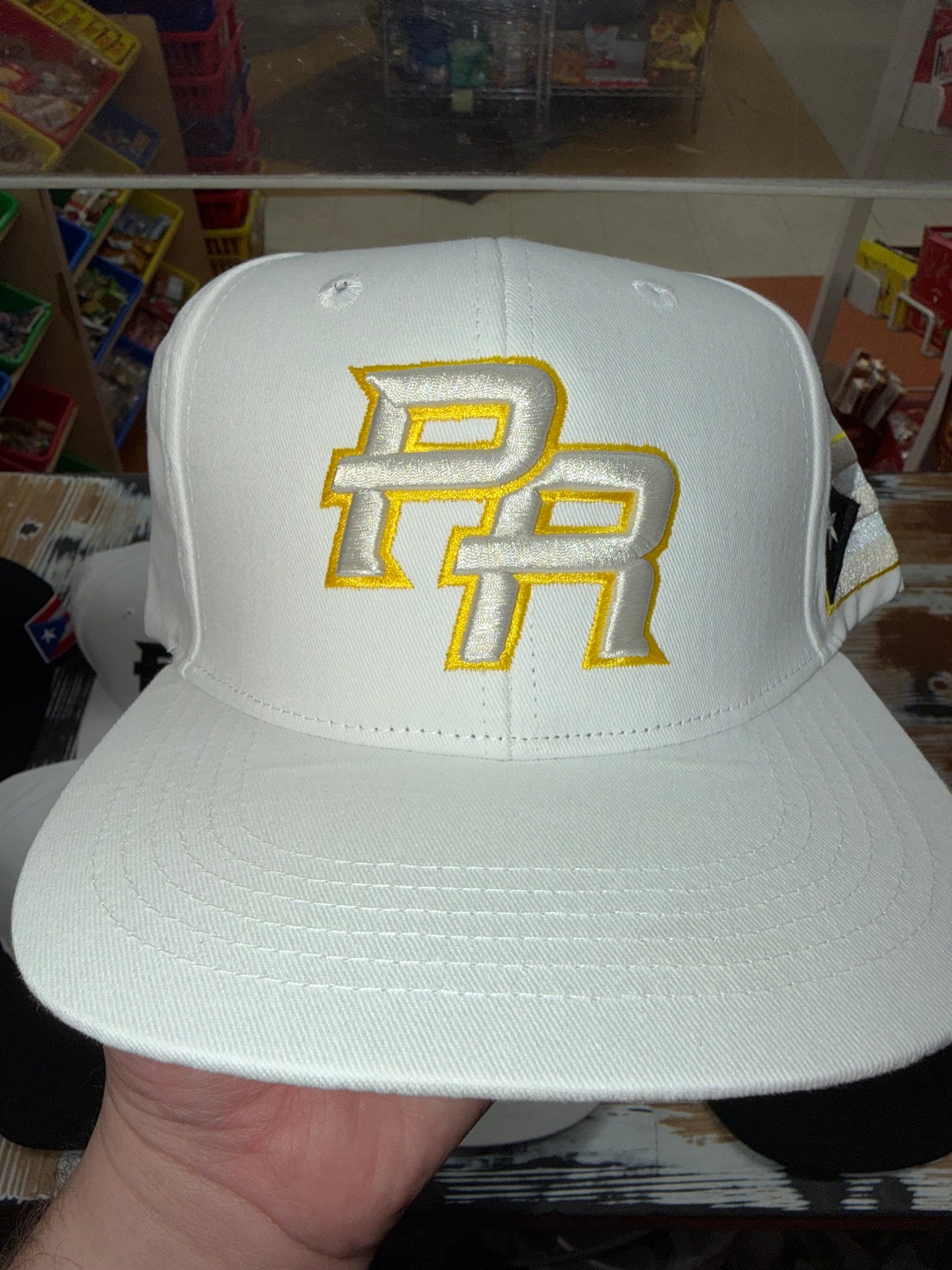 PR SNAPBACK BOANCA Y ORO
